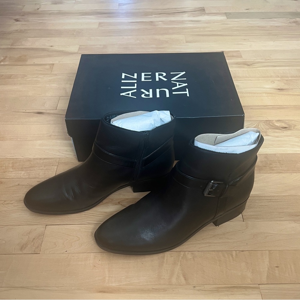 Naturalizer Women's Black Ankle Booties